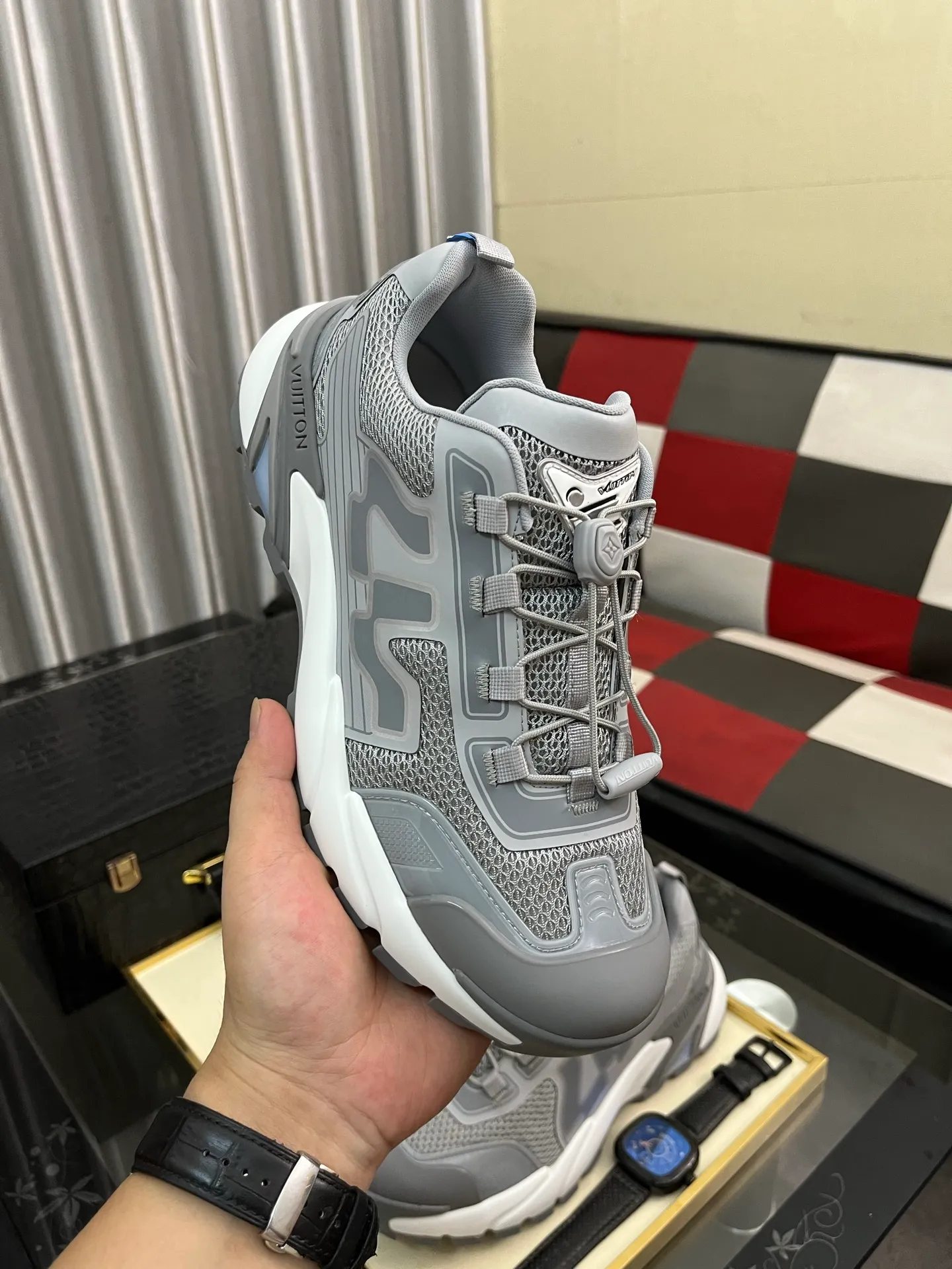 Men's shoes 💰780⌚️⌚️Top version [LOUIS VUITTON] Couple 🧑‍🤝‍🧑 Craftsman style Counter series (original order) New style 🍀LV Louis Vuitton - Top version LV classic high-top trendy shoes! Made of imported original craft calfskin, original breathable lining, and original wear-resistant, lightweight, high-end TPU outsole! High quality products! Code number: 36-457️⃣Colors available